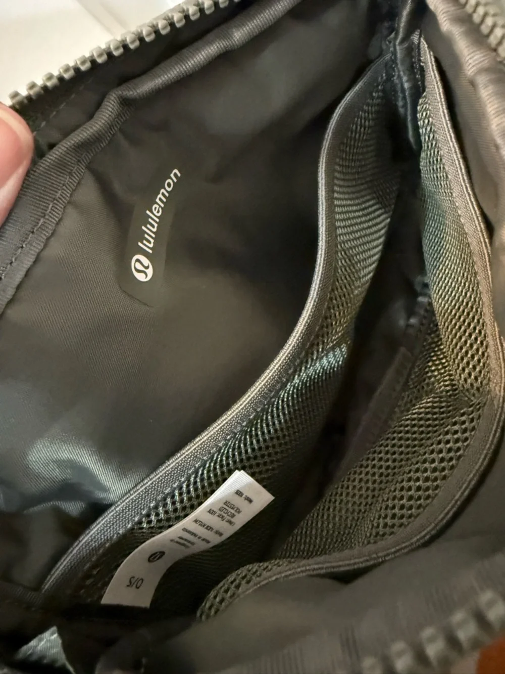 NWT Everywhere Belt Bag Large 2L - Picture 4 of 5